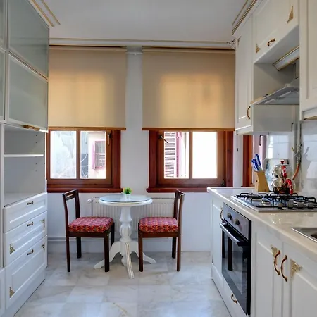 דירה Emirganli Ottoman House *